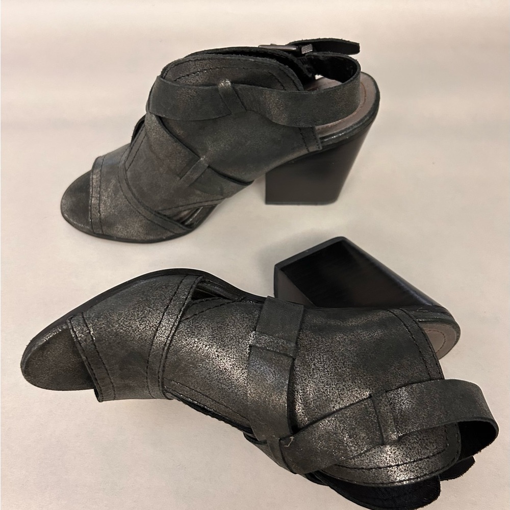 Elegant Black Heeled Boots for Women - Picture 2 of 3